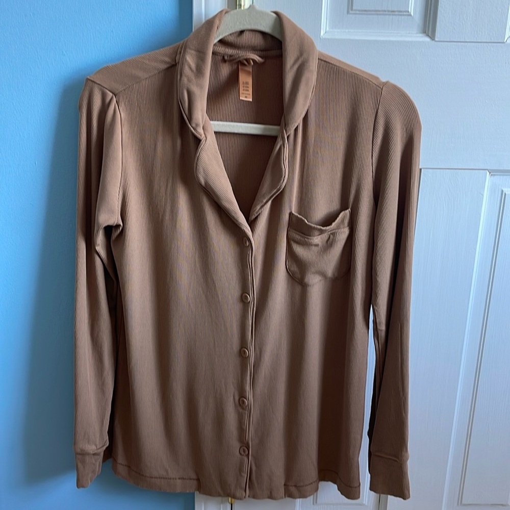 SKIMS Ribbed Lounge L/S Top - Picture 3 of 11
